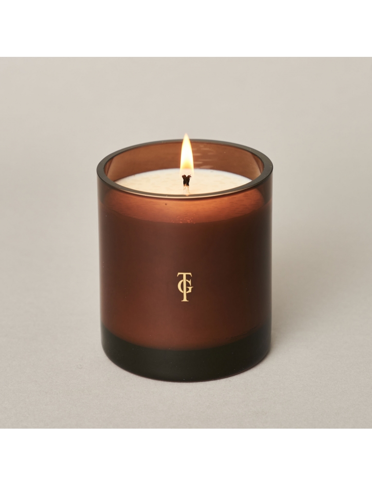Aromatinė žvakė True Grace PORTOBELO OUD Aromatinė žvakė True Grace PORTOBELO OUD