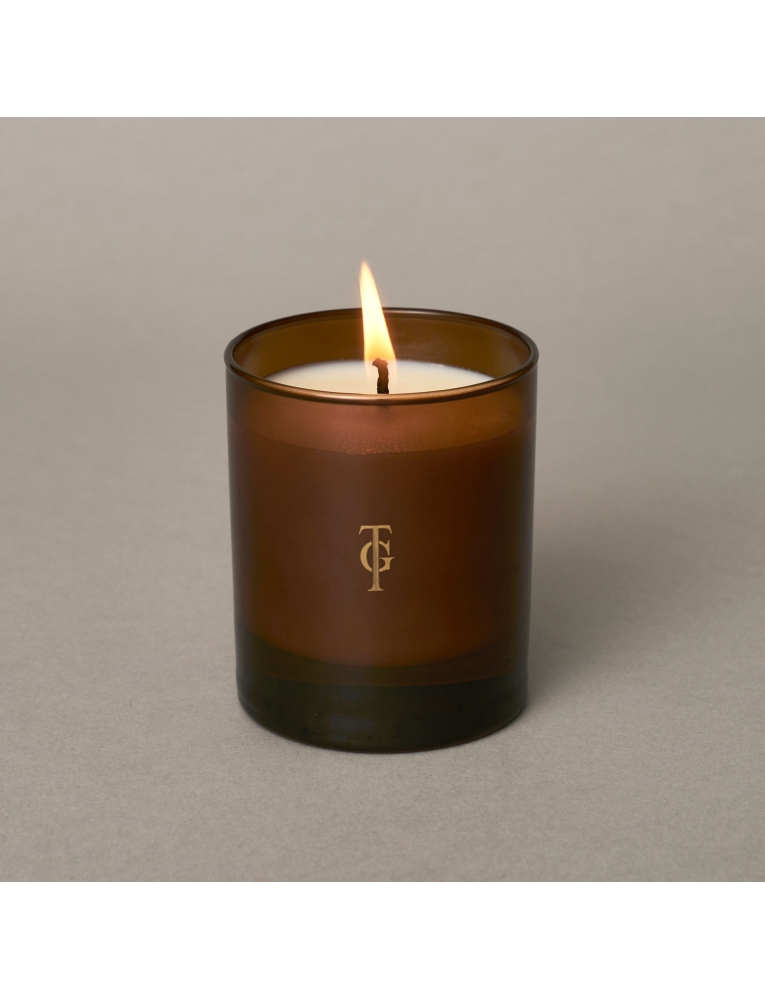 Aromatinė žvakė True Grace PORTOBELO OUD Aromatinė žvakė True Grace PORTOBELO OUD